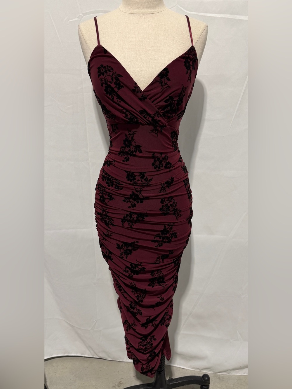 NWT Privy Burgundy & Black Velvet Ruched Midi BodyCon Dress, Size Small